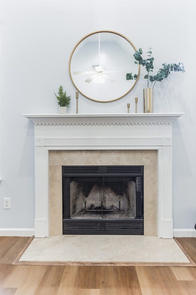 Foto del edificio - 15881 Elaine Ct