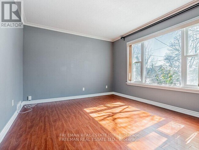 Building Photo - 6 Westglen Crescent