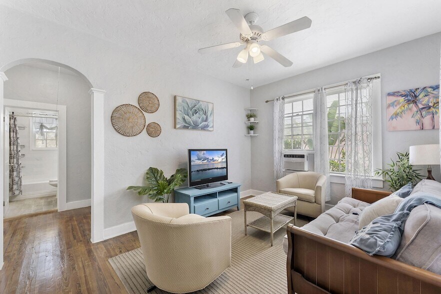 Foto principal - 721 N H St