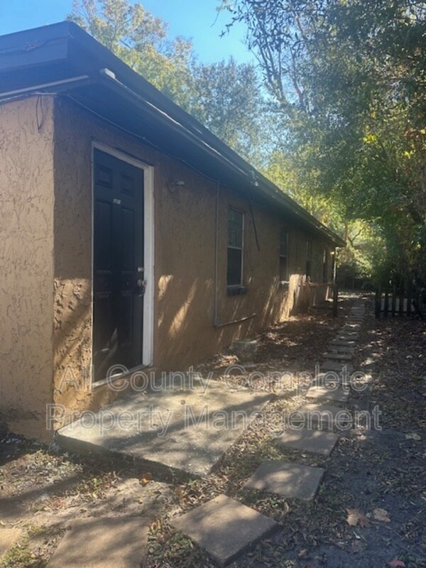 Building Photo - 3254 Phyllis St