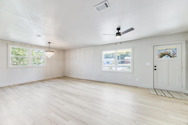 Building Photo - 506 Forrest Ct