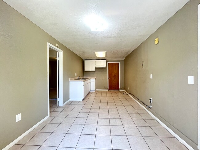 Building Photo - 16829 Glenhope Dr