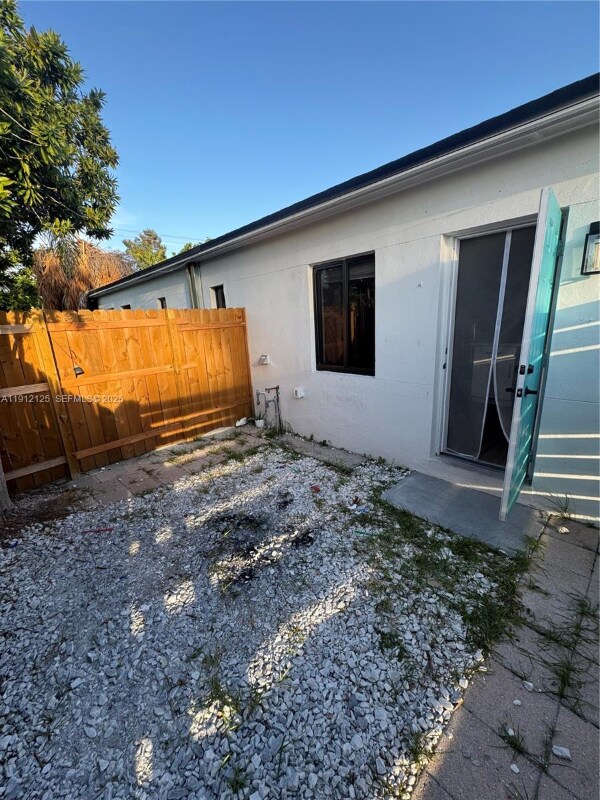 Foto del edificio - 1116-1118 NE 15th Ave