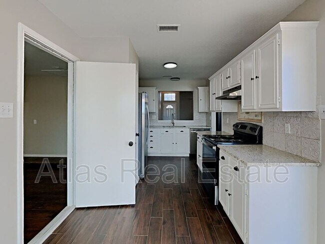 Foto del edificio - 833 Weaver St