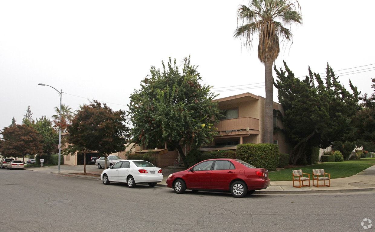 Building Photo - 20650 Park Cir