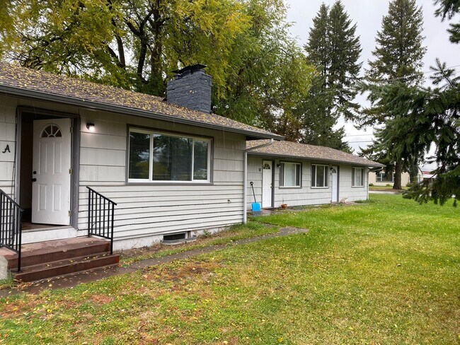 Foto del edificio - Government Way Triplex