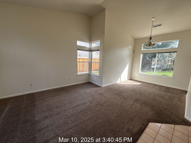 Foto del edificio - Spacious Sacramento Home in Quiet Cul-de-sac!