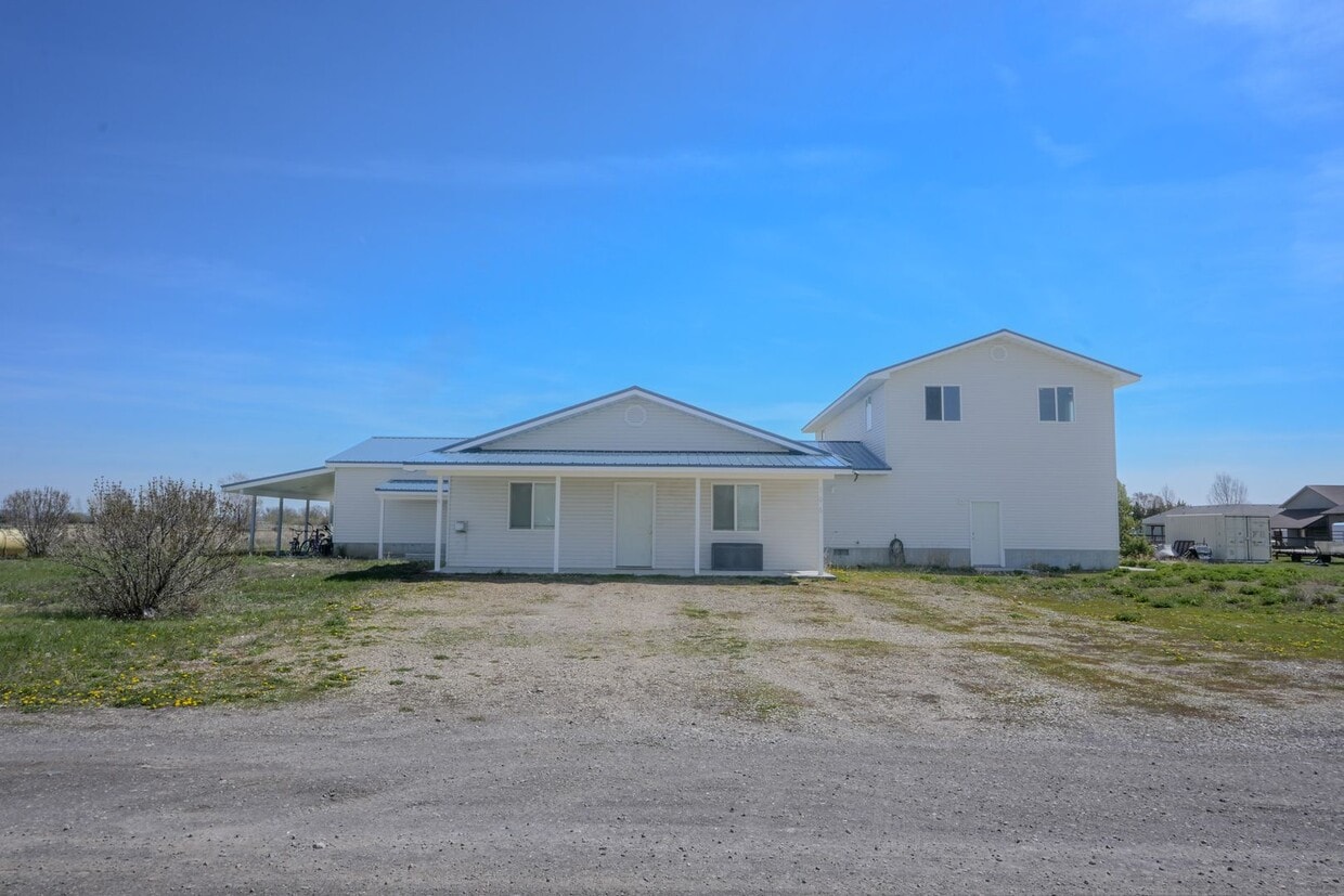 Primary Photo - Stunning St. Anthoney Home: Recently Remod...