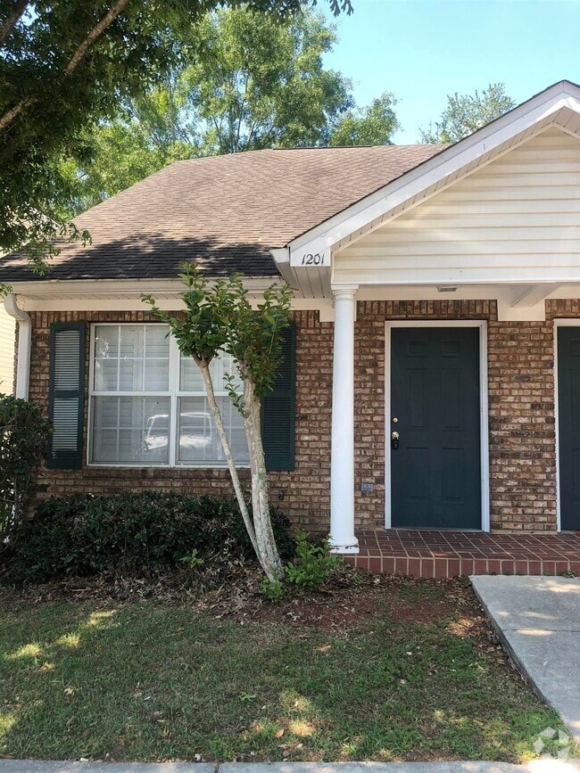 Building Photo - 2738 W Tharpe St