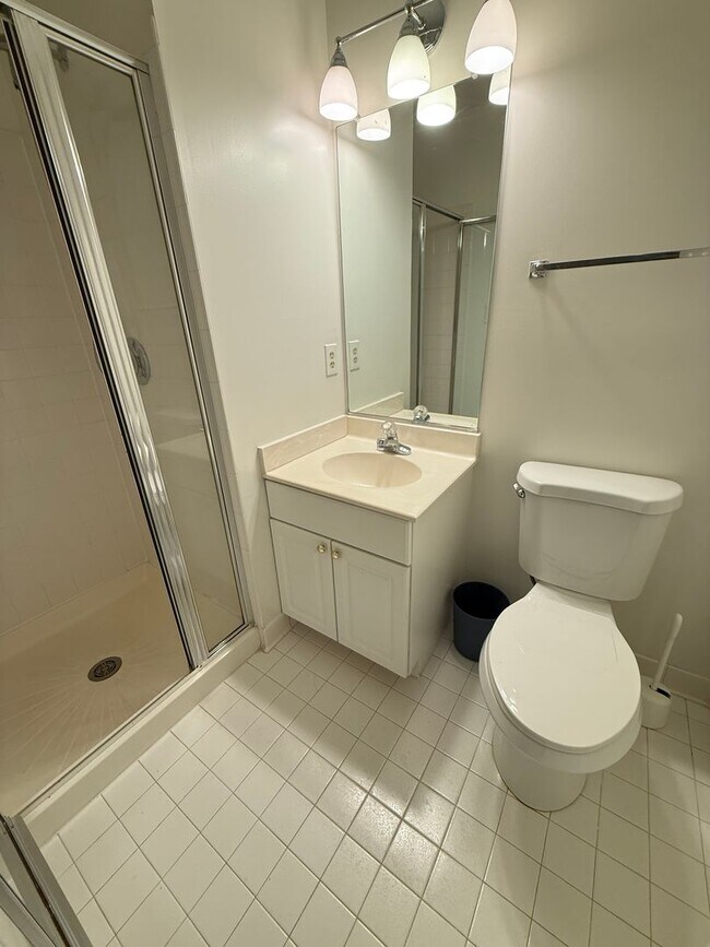 Building Photo - Beautiful 3 bed/3.5 Bath in ideal location!