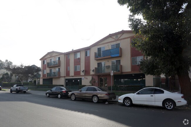 Building Photo - 1131 Elden Ave