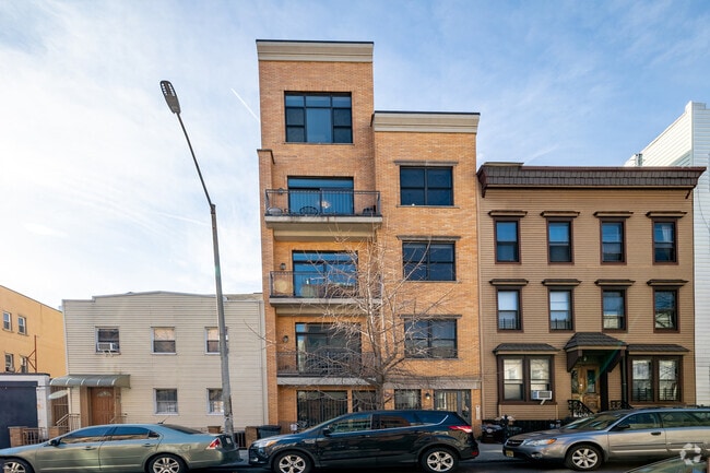 Building Photo - 206 Kent St