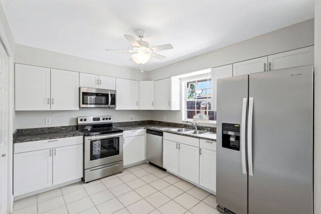 Foto del edificio - 4400 Pine Lake Rd