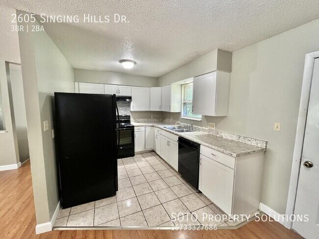 Building Photo - 2605 Singing Hills Dr