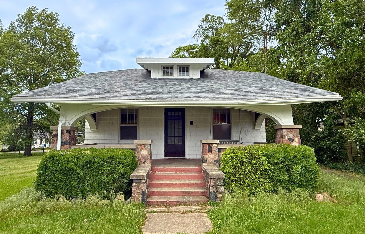 Foto principal - 4 Bedroom Home