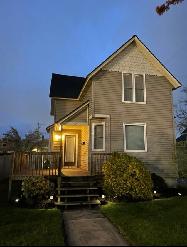 Foto principal - 345 S River Ave