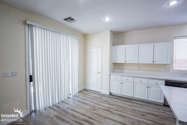 Foto del edificio - Beautifully Upgraded 5Bdm 3Ba Home Located in the Highly Desirable Summerlin.