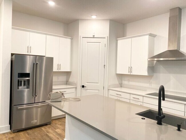 Building Photo - GORGEOUS HOME IN WATERMARK SUBDIVISION