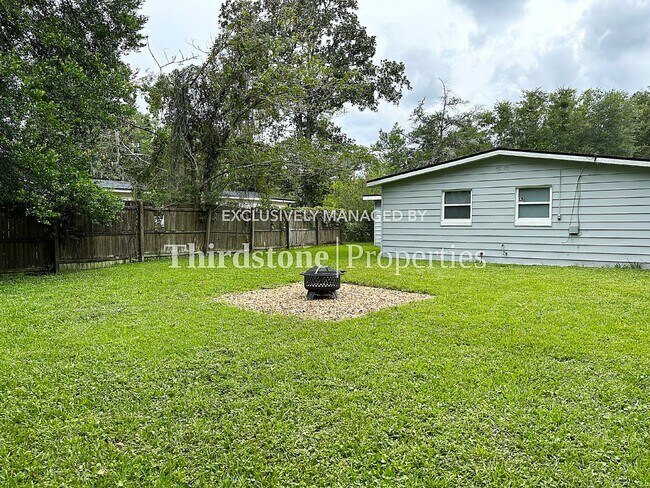 Foto del edificio - 2429 Miss Muffet Ln W, Jacksonville, FL 32210