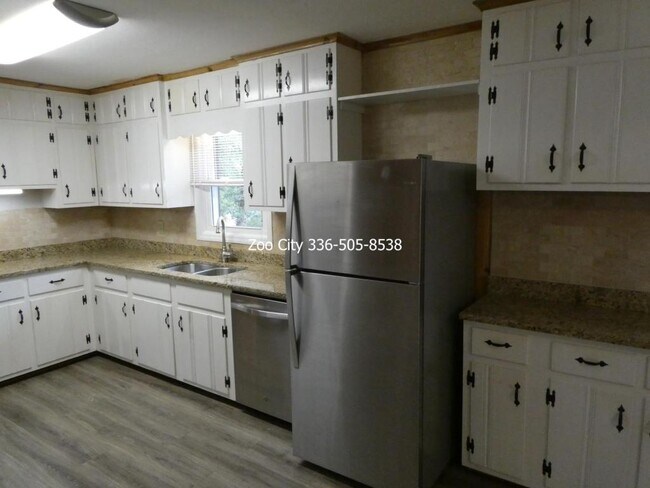 Foto del edificio - 723 Spencer Ave