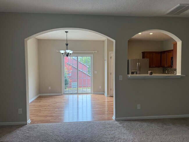Building Photo - 8109 Valley Oak Dr