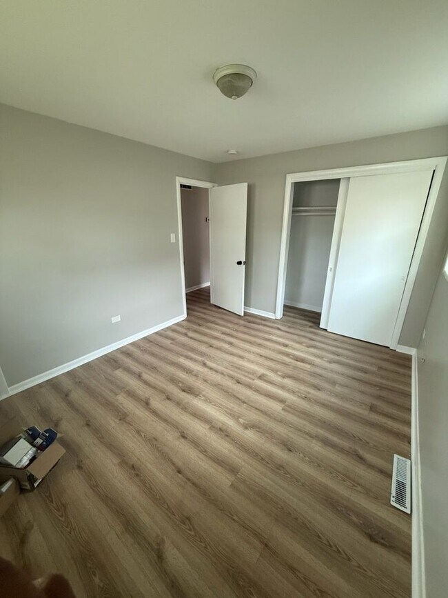 Foto del edificio - 14612 Dorchester Ave