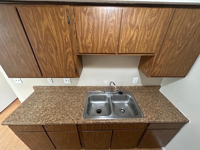 Building Photo - NEW LISTING! 1 Bedroom Apartment in Butler!!!