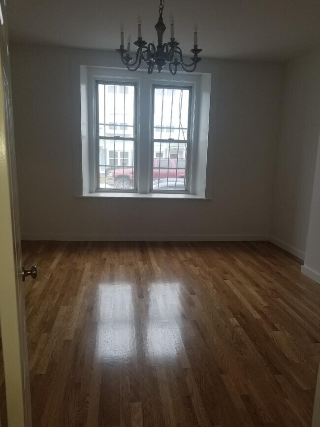 Foto del edificio - 682 Parker St