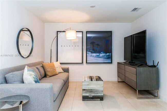 Foto del edificio - 401 N Birch Rd