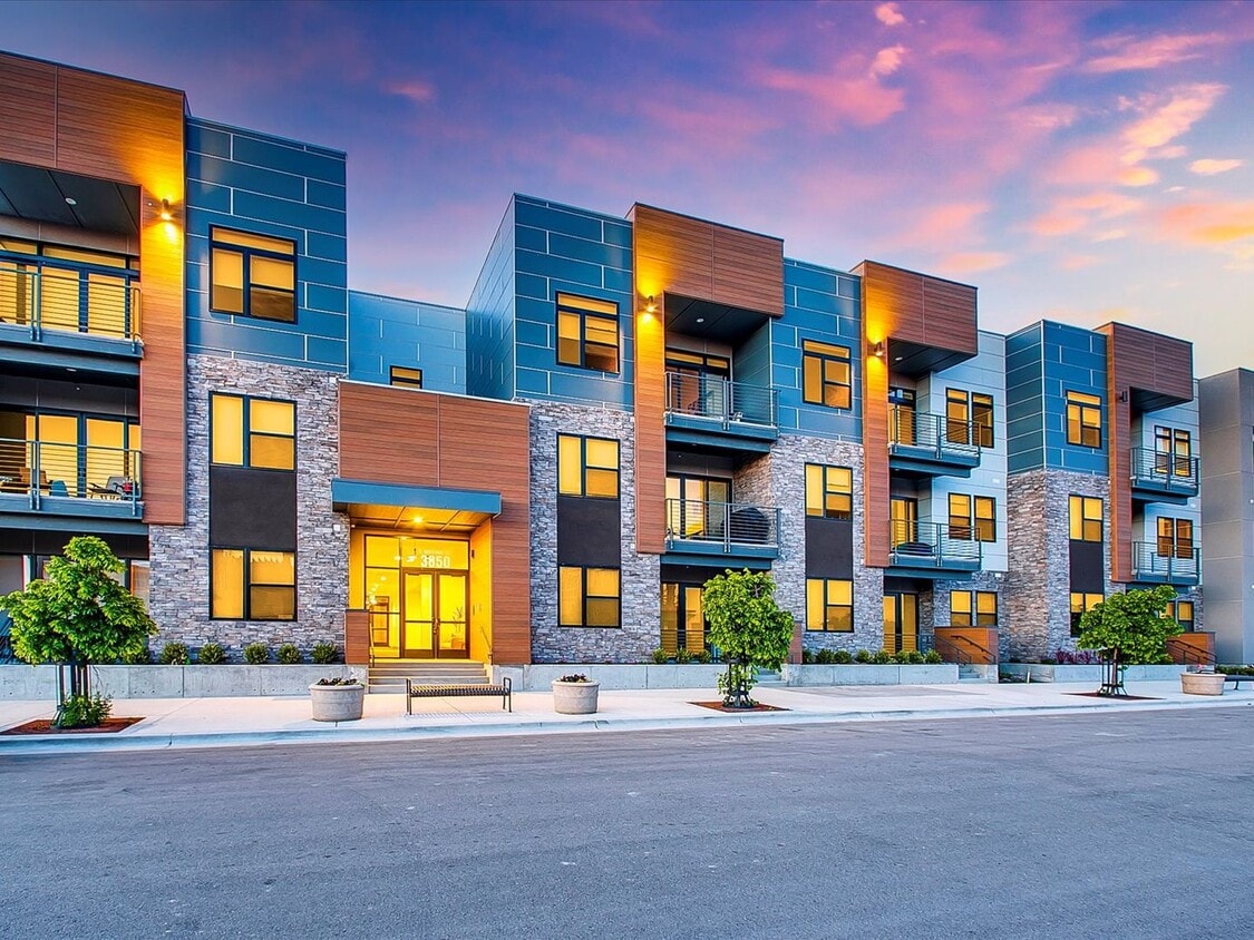 Primary Photo - Luxury Condo steps from the Boise River an...