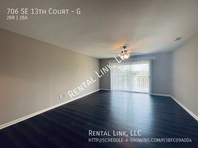 Building Photo - 706 SE 13th Ct