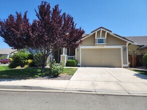 Building Photo - 910 Bayhill Way
