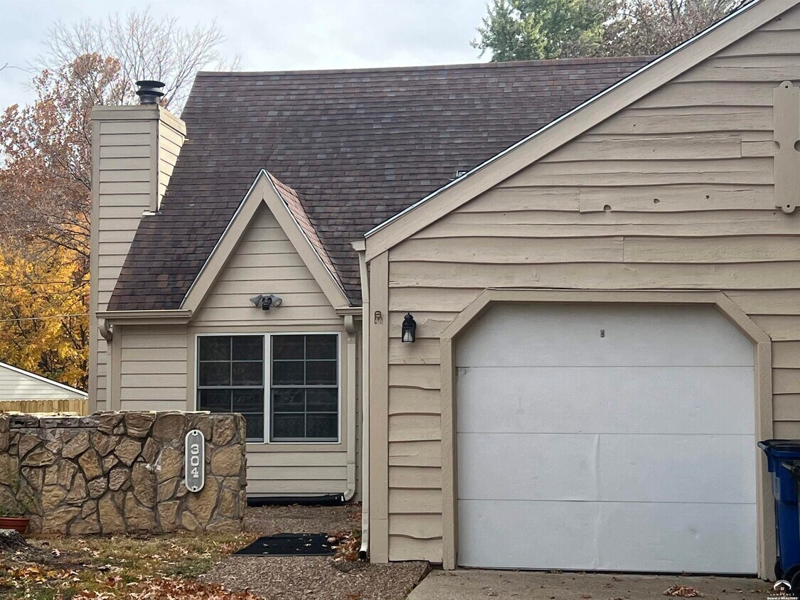 Primary Photo - 304 Birch Ln