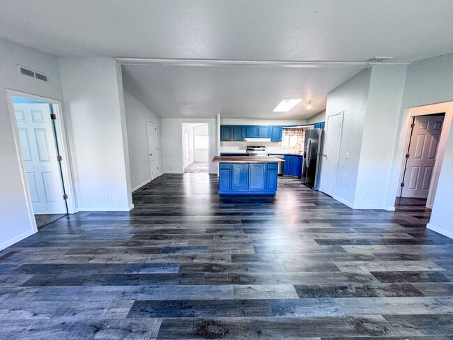 Building Photo - 15112 Pioneer Rd