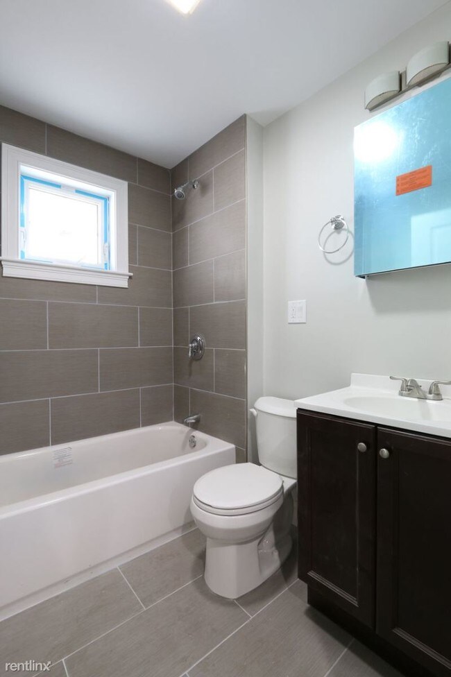 Building Photo - 4 br, 2 bath  - 17 Moseley St