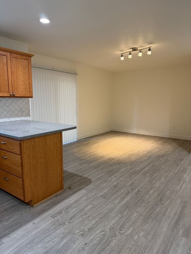 Foto del edificio - 4 Bedroom Duplex for Rent