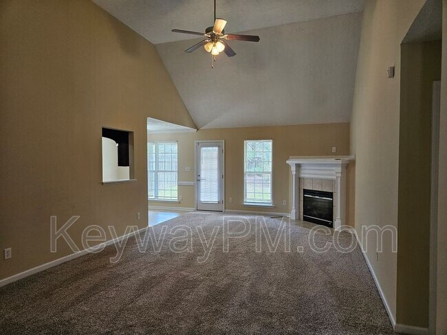 Building Photo - 450 Lory Ln