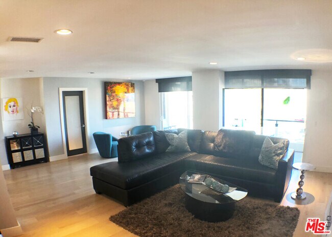 Foto del edificio - 723 Palisades Beach Rd