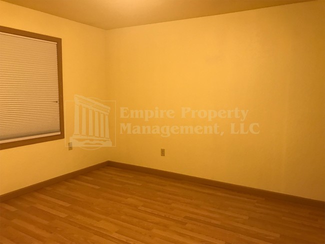 Foto del edificio - 4355 River Rd