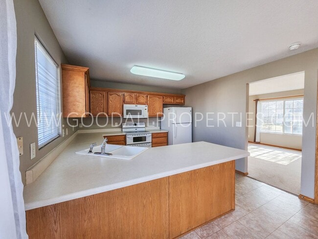 Building Photo - Rent Special!** Spacious 3 Bedroom, 2.5 Ba...