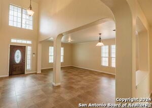 Building Photo - 915 Classen Pass