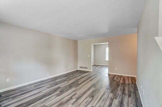 Building Photo - 3612 Willow Run Dr