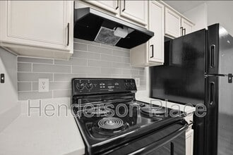 Building Photo - 170 Henderson St