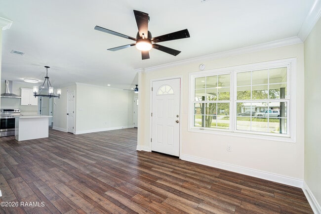 Foto del edificio - 906 Priscilla Ln