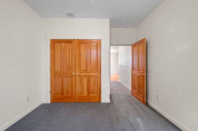 Foto del edificio - 1172 W 27th Pl