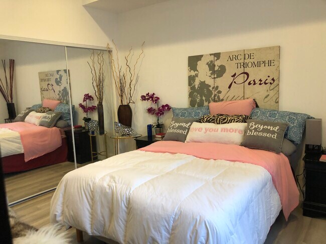 Bedroom 3 - 11464 Oxnard St
