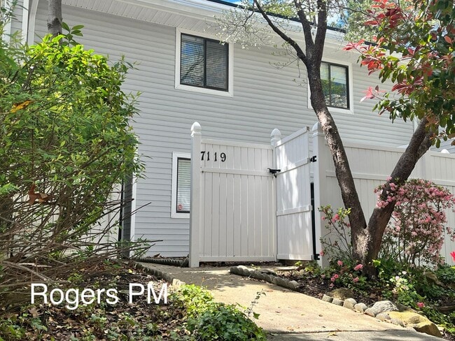 Foto del edificio - 2BR Townhome in N Raleigh