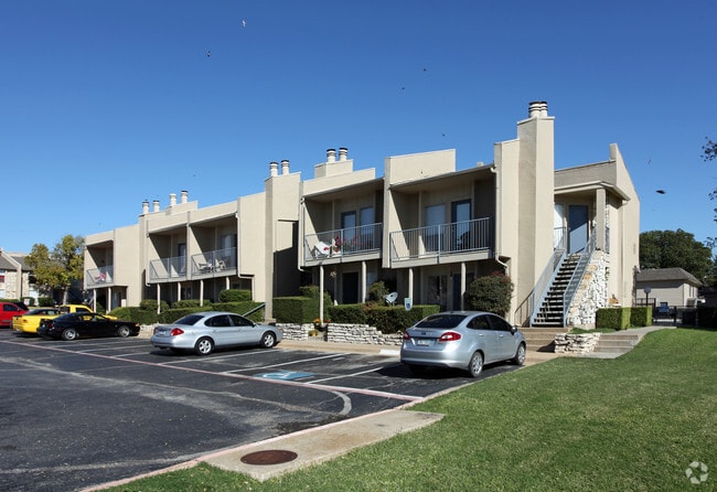 Building Photo - Lake Colony