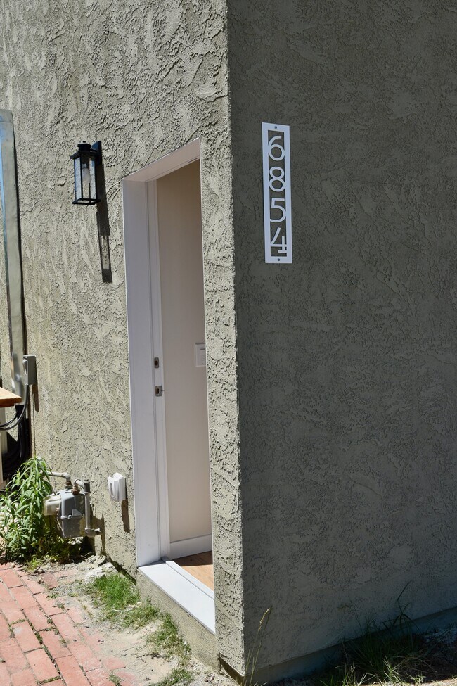 Foto del edificio - 6854 Birchwood St