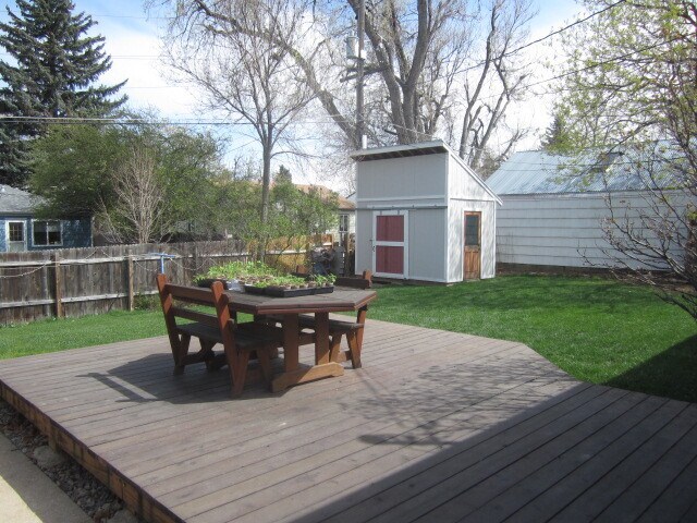 Foto del edificio - 3 Bed 2 Bath Martin Acres Home With Large Backyard & Flatiron Views!